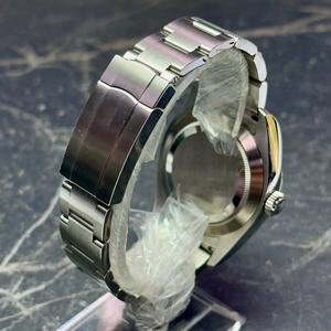 นาฬิกาจักรกลอัตโนมัติปรับแต่งได้ พร้อมสายสแตนเลสสตีล 904L และกระจกคริสตัลแซฟไฟร์ สำหรับการผลิตแบบ OEM ODM - Product Image 3