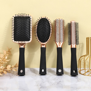 Set di 4 Spazzole Professionali da Salone: Spazzola Rotonda, Spazzola <span class=keywords><strong>a</strong></span> Cuscino d'Aria, Spazzola <span class=keywords><strong>a</strong></span> Barilotto e Set di Pettini Arricciacapelli - Product Image 1