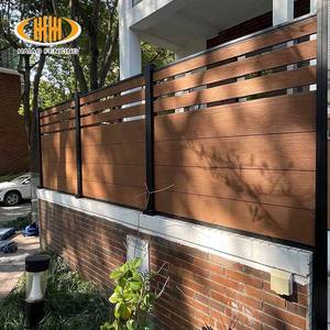 Taille personnalisée Clôture de jardin en Wpc <span class=keywords><strong>Pergola</strong></span> extérieure poteau en aluminium Clôture en Wpc 20mm Clôture en Wpc extérieure pour arrière-cour - Product Image 5