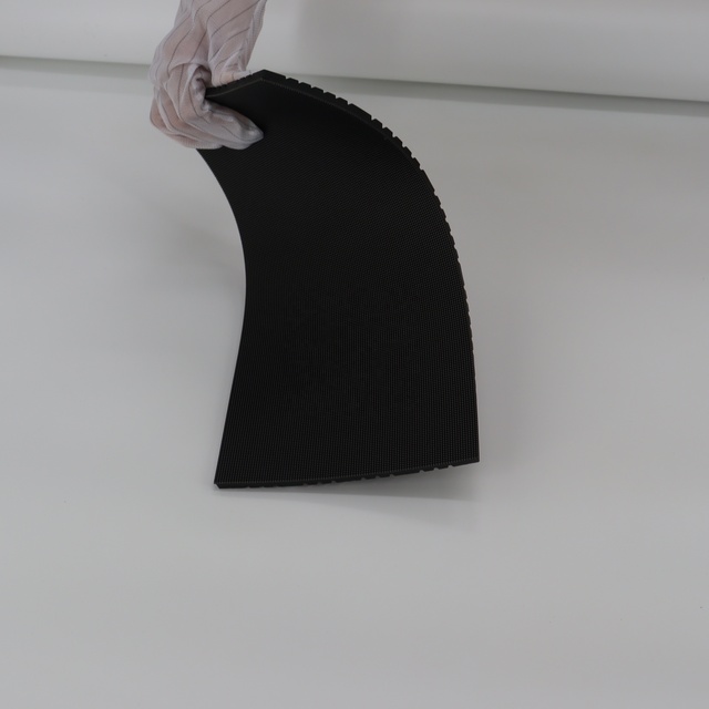 Indoor P1.86 P2 P2.5 Flexible LED Display Soft Module for Curved Cylinder Creative Video Wall