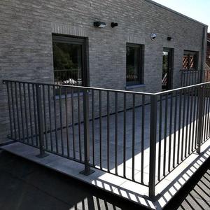 Siyah <span class=keywords><strong>Metal</strong></span> Güzel Balkon Korkuluk Tasarımı, Dış Mekan Borulu Merdiven Korkuluğu Tasarımı için - Product Image 3