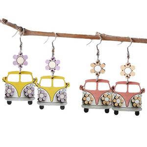 Nuevo personalizado Back-to-school Season Teacher Gift Colorful Car Pendientes de madera - Product Image 1