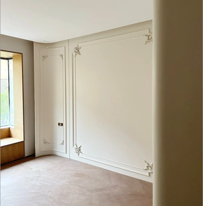 Pannello Murale Laccato di Lusso Francese Personalizzato con Porta Invisibile Integrata Ornata per Interni di Alta Gamma - Product Image 3