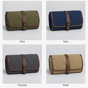 Trousse de toilette suspendue en toile enroulable avec crochet pivotant, 3 compartiments en maille zippés, logo personnalisé - Product Image 5