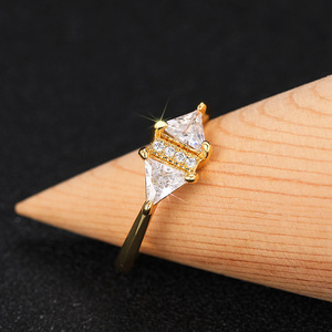 Anello Geometrico Triangolare Minimalista, Gioiello di Moda per Uso Quotidiano da Donna - Product Image 6