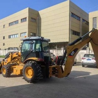Chargeuse-pelleteuse Cat 420e d'occasion avec moteur de 70 kW de puissance et une capacité de godet de 0,8 m3 à vendre
