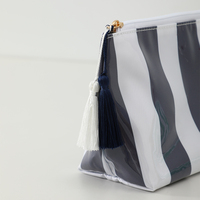 Pochette de maquillage à carreaux avec fermeture éclair à pompon et quincaillerie dorée pour femmes, trousse de toilette en PVC pour voyage et plage