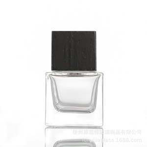 Botella de perfume cuadrada transparente (30ml, 50ml, 100ml), tapa de madera de haya negra, dispensador de perfume, botella de vidrio, botella vacía - Product Image 1