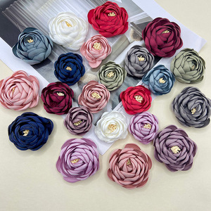Décorations florales en tissu faites à la main, roses de 4 cm et 5 cm, pour accessoires de cheveux DIY, broches pour vêtements, sacs, chaussures, bijoux - Product Image 2