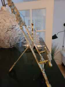 ขาตั้งทองเหลืองที่เป็นของแข็งวินเทจที่งดงามแสดงภาพและภาพวาด - Product Image 2