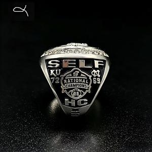 Bague commémorative 2022 en alliage plaqué argent 925 pour le championnat national de basketball masculin NCAA des <span class=keywords><strong>Jayhawks</strong></span> de l'Université du Kansas - Product Image 2