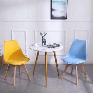 <span class=keywords><strong>Chaise</strong></span> de salle à manger en plastique de style <span class=keywords><strong>scandinave</strong></span> avec pieds en bois de hêtre <span class=keywords><strong>Chaise</strong></span> élégante et légère pour salle à manger, café ou bureau - Product Image 6