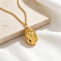 Collier Pendentif Goutte d'Eau Irrégulière Minimaliste Plaqué Or PVD 18K, Texturé Martelé Organique, Bijou Tendance