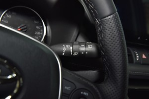 Vehículo Eléctrico Híbrido de Alta Gama Toyota <span class=keywords><strong>Rav</strong></span> <span class=keywords><strong>4</strong></span> 160kW Rendimiento Toyota RAV4 E-CVT 180kmh 178Ps SUV Compacto de 5 Puertas y 5 Asientos Depósito - Product Image 2