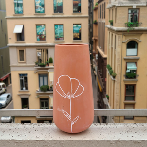 Vase à fleurs en céramique terracotta avec finition sculptée à la main, écologique et durable, pour jardin, intérieur/extérieur - Product Image 1