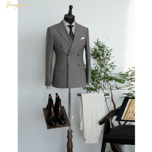 Traje <span class=keywords><strong>de</strong></span> <span class=keywords><strong>Hombre</strong></span> Gris a Cuadros <span class=keywords><strong>de</strong></span> Lana Mezclada con Doble Botonadura - Chaqueta Ajustada y Pantalones Blancos <span class=keywords><strong>para</strong></span> Boda, Negocios o Eventos Semi-Formales - Product Image 1