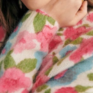 Tùy Chỉnh OEM & ODM Phụ Nữ Của Áo Len Dài Tay Áo Màu Hồng Hoa Màu Ngọc Jacquard Dệt Kim Vòng Cổ Thời Trang Dệt Kim Áo Len Phụ Nữ - Product Image 6