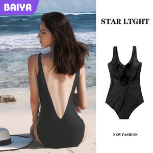 Traje de baño de una pieza sin espalda para mujer, color negro sólido, ajustado, con aberturas, para playa o resort - Product Image 4