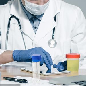 Tabouret jetable en matériau PS de 30ml avec bouchon à vis, fournitures de laboratoire transparentes médicales personnalisables OEM - Product Image 5