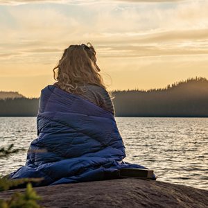 ผ้าห่มหนานุ่มสำหรับสนามกีฬาผ้าห่มตั้งแคมป์แบบกำหนดเองอบอุ่นและสะดวกสบายสำหรับทุกฤดูกาล - Product Image 1