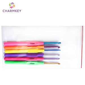<span class=keywords><strong>6</strong></span> pièces de couleurs multiples pour l'artisanat du tissage Poignée ergonomique en plastique Alumine Aiguilles à crochet Outil à <span class=keywords><strong>tricoter</strong></span> Ensemble de crochets pour chandail de bricolage - Product Image 6