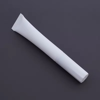 Tube en plastique souple de forme ronde pour le maquillage et le massage du brillant à lèvres avec applicateur spécial pour les soins de la peau et les masques faciaux