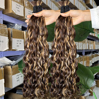 Cheveux humains blonds cendrés bruts en vrac pour tressage, extensions de cheveux vierges ondulés bouclés, fournisseur en gros de cheveux pour femmes