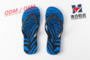 Tongs de <span class=keywords><strong>luxe</strong></span> imprimées en bleu à bout ouvert pour hommes, pantoufles légères antidérapantes confortables et douces pour l'intérieur et l'extérieur pour l'été - Product Image 6