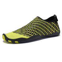 Chaussures de créateur pour femmes et hommes Nouvelle plage extérieure en amont Wading Sports nautiques Baskets Vente en gros de chaussons et chaussettes d'eau