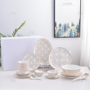 Service de table en porcelaine osseuse de la série D, 28 pièces, bord doré, écologique, pour mariage, assiettes, bols avec boîtes cadeaux - Product Image 1