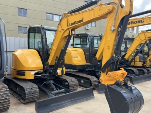Nouvelle mini-excavatrice Liugong 9055F, puissance de 29,6 kW, conception à rotation zéro, certifiée CE EPA, excavatrice compacte pour espaces restreints - Product Image 1