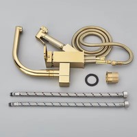 Robinet de cuisine de luxe en laiton doré avec douchette extractible, mitigeur eau chaude et froide à poser sur comptoir pour projets hôteliers (vente en gros)