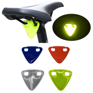 Pendentif réfléchissant triangulaire haute visibilité pour <span class=keywords><strong>VTT</strong></span>, vélo de route, cyclisme, sécurité routière nocturne, protection arrière - Product Image 4