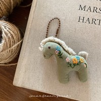 Porte-clés en tissu mignon style coréen, fait main, brodé floral, rembourré en coton, poney avec chaîne de perles, breloque de sac pour filles