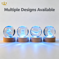 Boule de cristal 3D gravée au laser avec axolotl, veilleuse avec base en bois LED, sphère en verre, décoration d'intérieur, cadeau pour les amoureux des animaux et des aquariums
