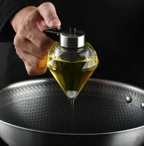 Lon dầu giấm chai hình kim cương gia vị chai thủy tinh nhà bếp mới nhất nóng bán sáng tạo màu đen PC Silicone trứng nhà bếp