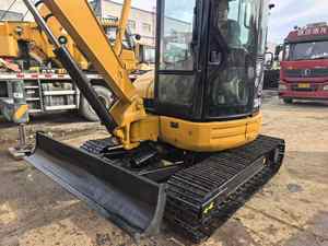 Mini-excavatrice d'occasion CAT 304CR 4 tonnes, excavatrice hydraulique sur chenilles d'occasion 303CR 305C en stock à vendre dans l'entrepôt de Shanghai - Product Image 4