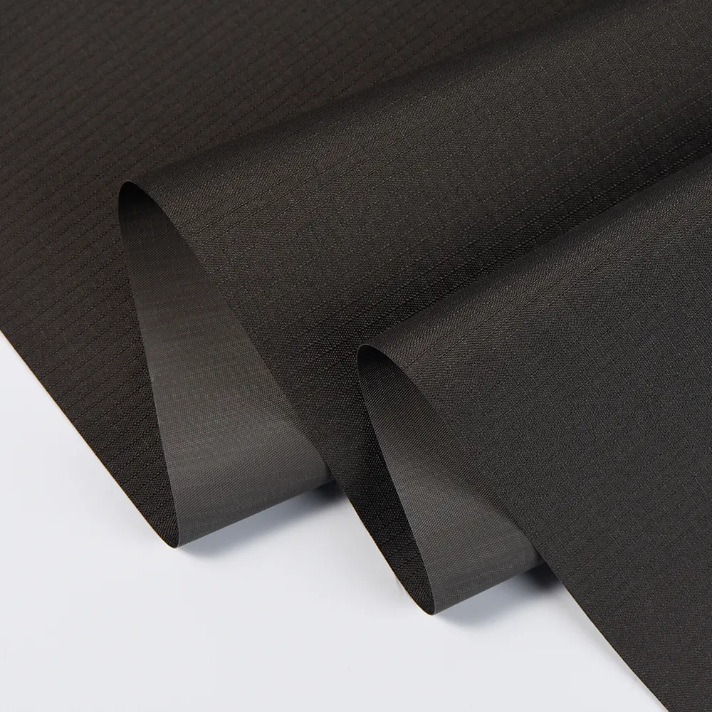 China Fabrik individuelles haltbares schwarzes 250D*250D 100 % Polyester-PVC beschichtetes 4 mm Ripstop Oxford Stoffmaterial