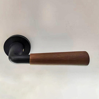Poignée de porte en bois de noyer américain Poignée intérieure Chambre à coucher Alliage de zinc noir Poignée de porte à levier en noyer Serrure