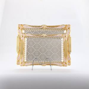 Plateau en fer arabe bicolore en dentelle Plateau de service en métal rectangulaire écologique pour une utilisation polyvalente - Product Image 3