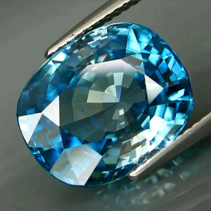 Anello di Diamanti F650 da Donna, Taglio Cushion, Colore Bianco Naturale D, con Pietre Laterali - Product Image 4