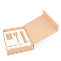 Boîtes de rangement personnalisées pour kit de cils avec impression UV du logo, forme carrée beige-jaune, éponge à l'intérieur, emballage en carton pour cils