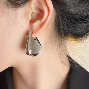 2025 New Arrival Fashion Jewelry Punk Gold and <strong>Silver</strong> Dual Color Geometric Triangle Smooth Earrings <strong>Chunky</strong> Minimal Earrings <strong>Hoop</strong> - Product Image 3