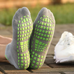 Chaussettes de saut avec logo personnalisé de haute qualité pour <span class=keywords><strong>trampoline</strong></span> Bounce House <span class=keywords><strong>Park</strong></span> Grip Chaussettes de <span class=keywords><strong>trampoline</strong></span> avec logo personnalisé Chaussettes de <span class=keywords><strong>trampoline</strong></span> antidérapantes - Product Image 6