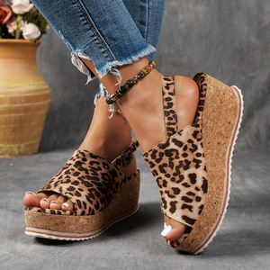 Sandalias de plataforma con hebilla de esponja a la moda para mujer, con tacón de cuña tejido de cuerda de cáñamo y suela gruesa, ideales para exteriores. - Product Image 5