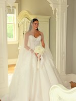 Robe de mariée élégante sans manches MHL820 avec appliques en dentelle et épaules dénudées