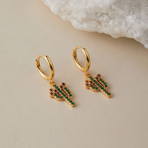 Pendientes de Aro con Diseño de Cactus y Circonitas Cúbicas en Oro de 18K para <span class=keywords><strong>Mujer</strong></span>, Lindos Pendientes de Aro con Circonitas Cúbicas Verdes y Rosas, Ideales para el Verano y las Vacaciones - Product Image 4