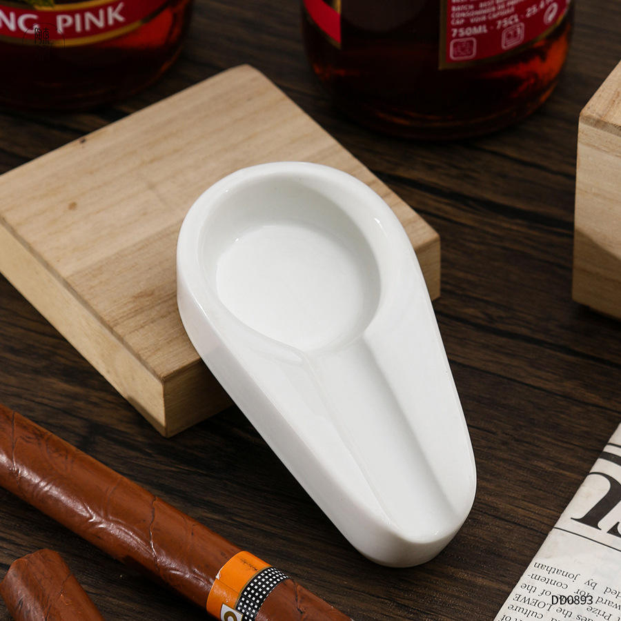 Blanc, pas de bordure dorée, pas de motif