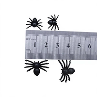 Vente en gros de 16 types d'araignées en plastique simulées de 1,5 à 15 cm, décoration d'Halloween, accessoire de farce pour scène de maison hantée