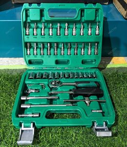 Kit d'outils de réparation automobile 46 pièces de haute qualité avec mallette rigide, idéal pour la maison et les véhicules, comprenant clés et douilles - Product Image 6